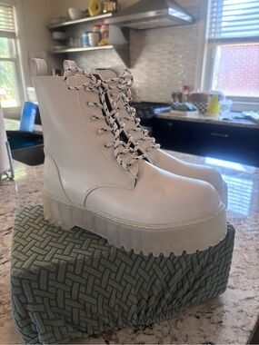 Olivia Miller White Lace-Up Platform Combat Boots